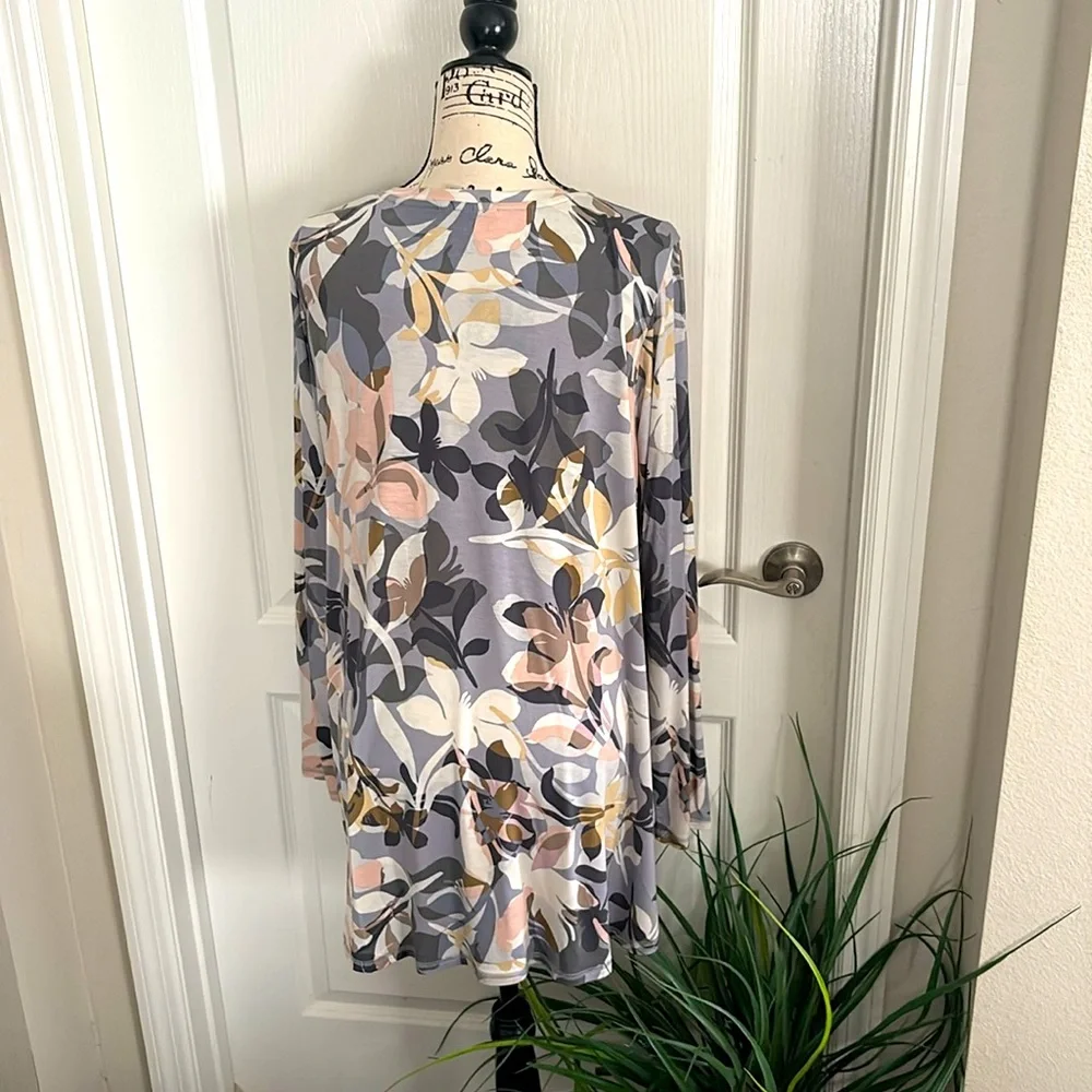 LOGO by Lori Goldstein Floral Long Sleeve Tunic Top. NWOT - Picture 2 of 5